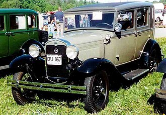 Slant-Windshield Fordor & Town Sedan — 1931 Deluxe Fordor 160-C, representing the slant-windshield sedan family