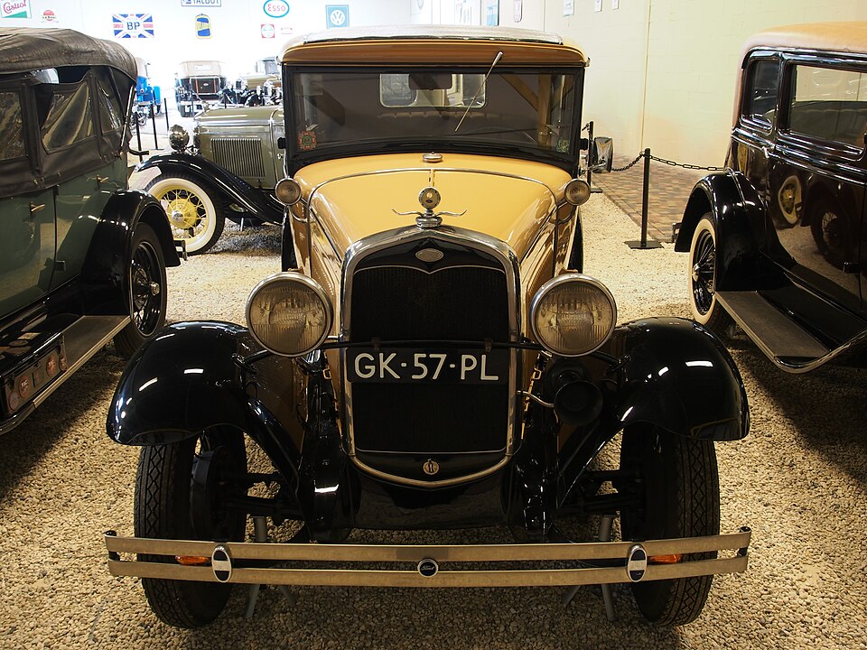 Victoria — 1931 steelback Victoria; leatherback is a roof-construction variant
