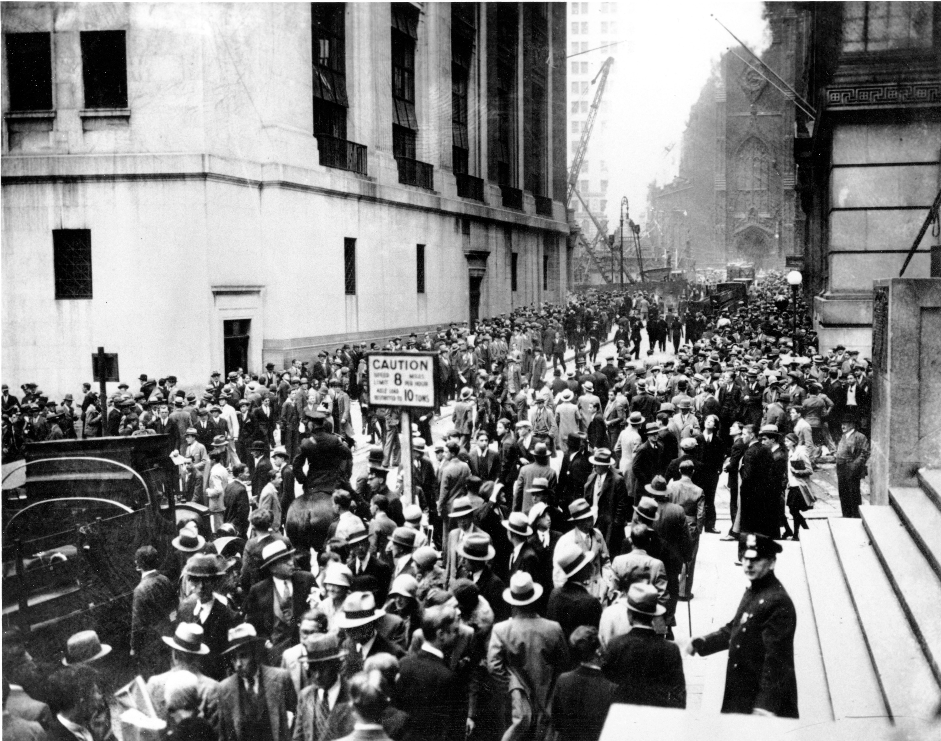 Crowd in the Wall Street district during the October 1929 market panic